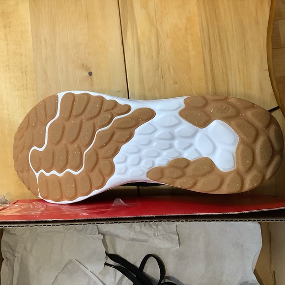 NEW BALANCE Marisek4 Black & White Running Shoes Size 12 - Picture 9 of 16